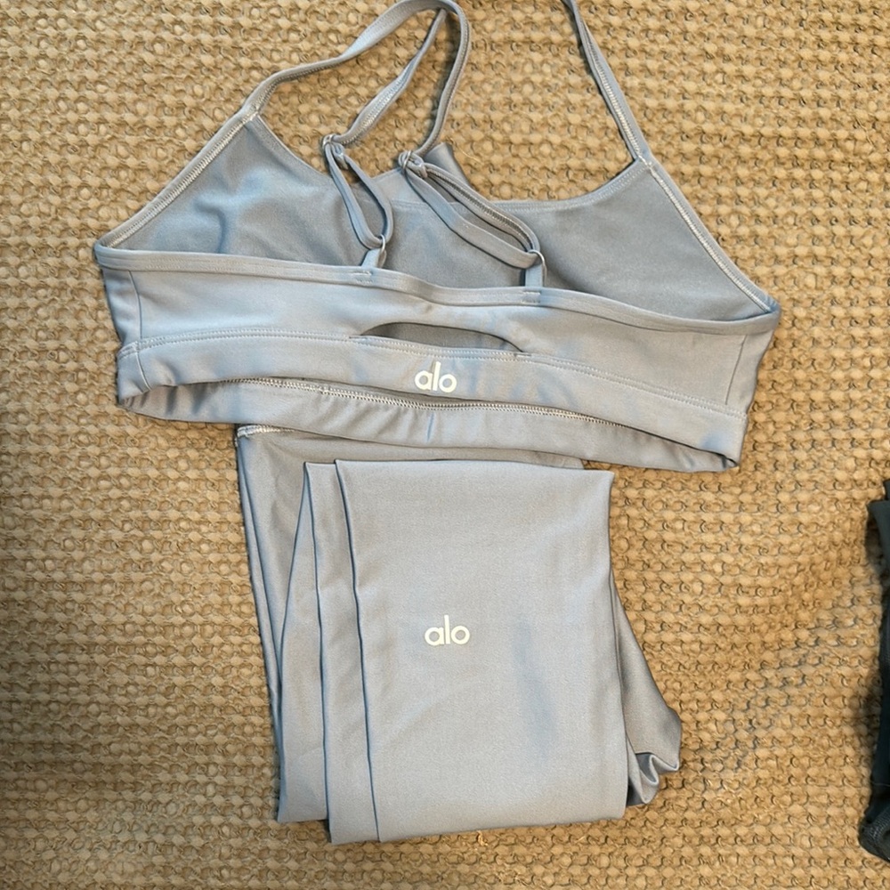 ALO Yoga Light Gray Sports Bra Set